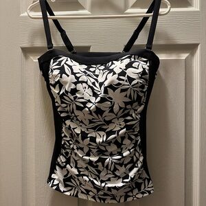 Lands End tankini top. Black and white. Size 8. New with tags